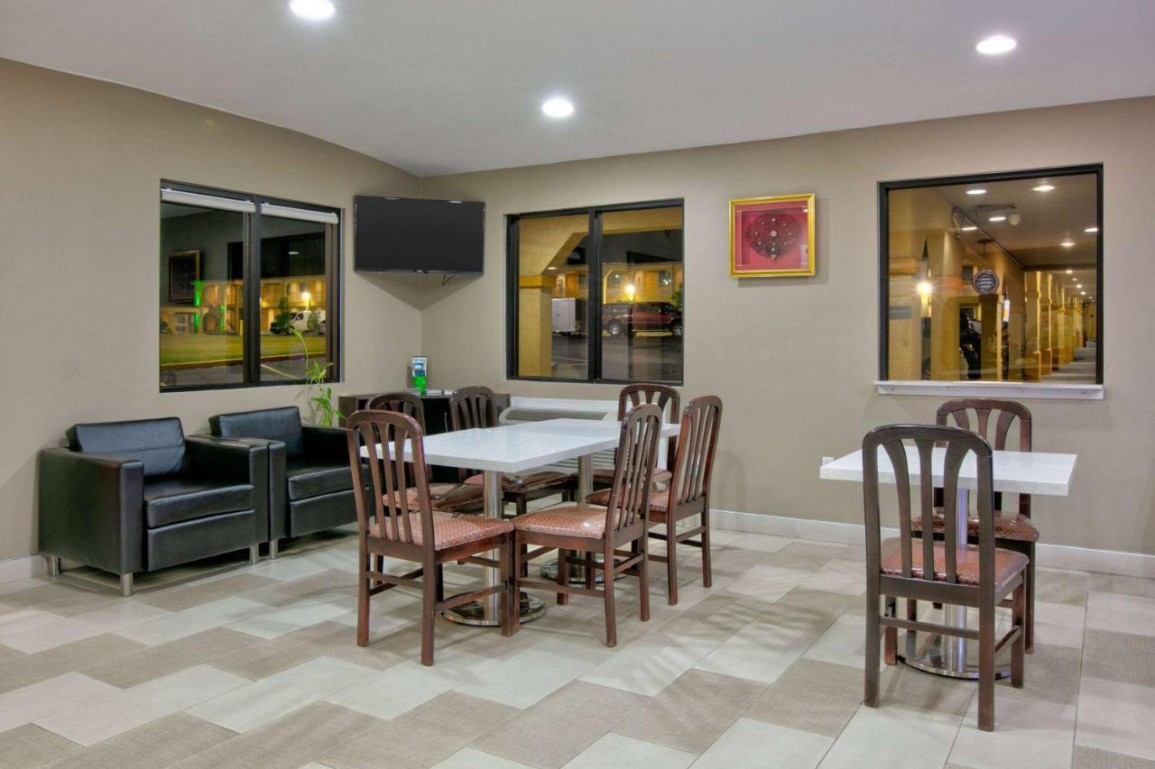 מלון Super 8 By Wyndham Palestine Tx מראה חיצוני תמונה